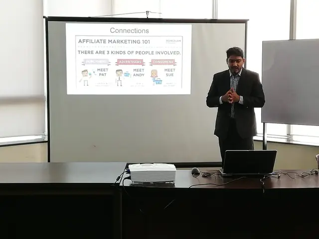 Usman Saeed presenting Affiliate Marketing 101 at Arfa Tower, Lahore