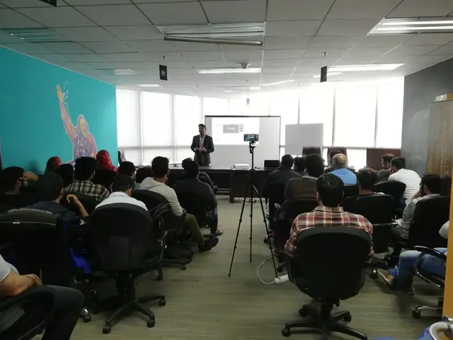 Usman Saeed speaking to a full room at the affiliate marketing workshop, Arfa Tower, Lahore