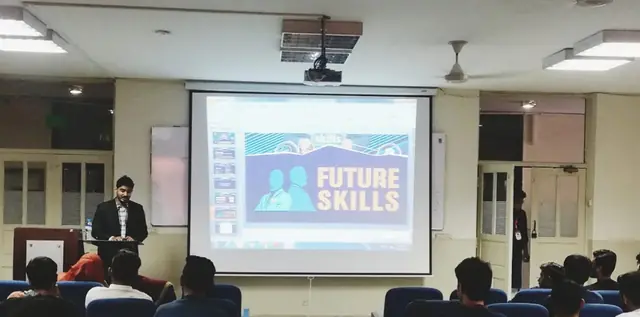 Usman Saeed presenting the Future Skills slide to students at COMSATS Lahore